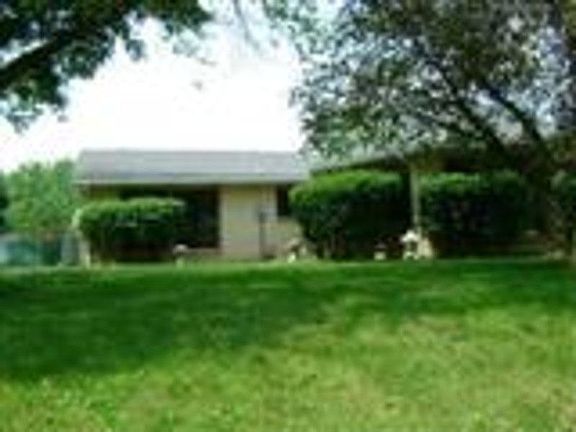 4th image of 700 Greenwood Ln