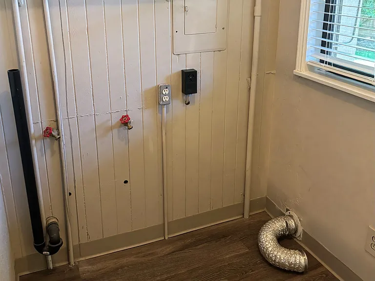 Laundry hook up