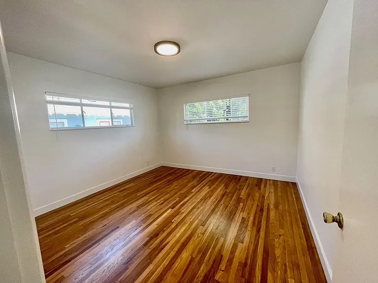 1106 Chino St — Photo 7