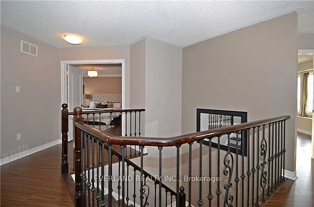 1BDR119 Alamo Heights Dr — Photo 5