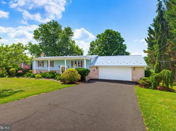 15 Donald St, Shermans Dale, PA 17090