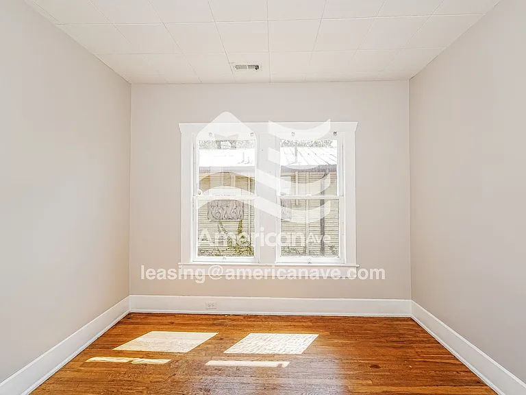 1537525_012_bedroom_13.jpg