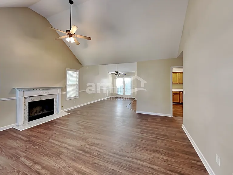 111 Lexington Parke Dr — Photo 6