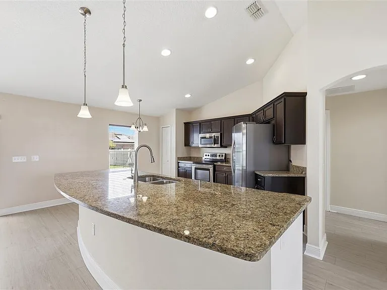 115 Maple Dr — Photo 12