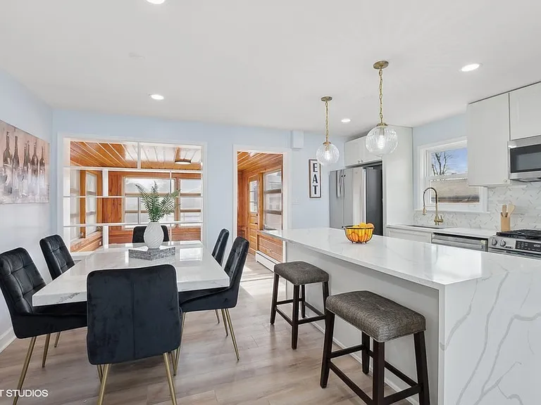 1001 Oakton St — Photo 7