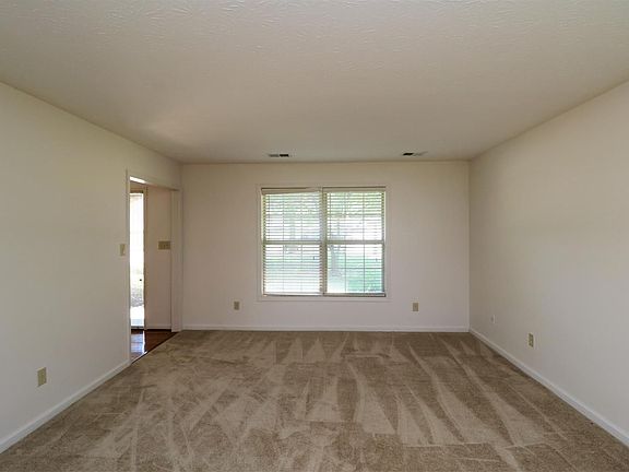 3rd image of 829 Burkewood Dr