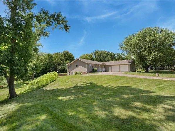 906 E Lake St, Osakis, MN 56360