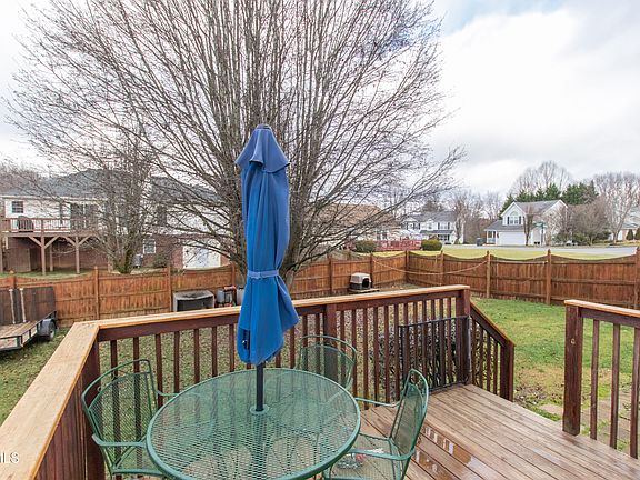5th image of 222 Jaybird Ct