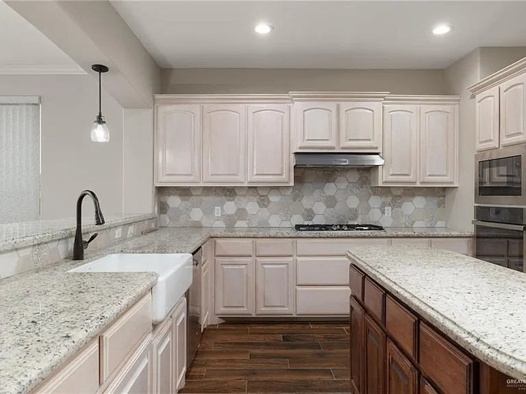 14220 Amistad Cir — Photo 4