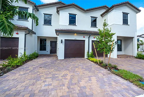 270 SW 159th Pl Photo 1