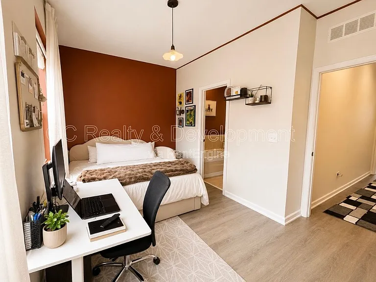 2503 S Calumet Ave — Photo 18