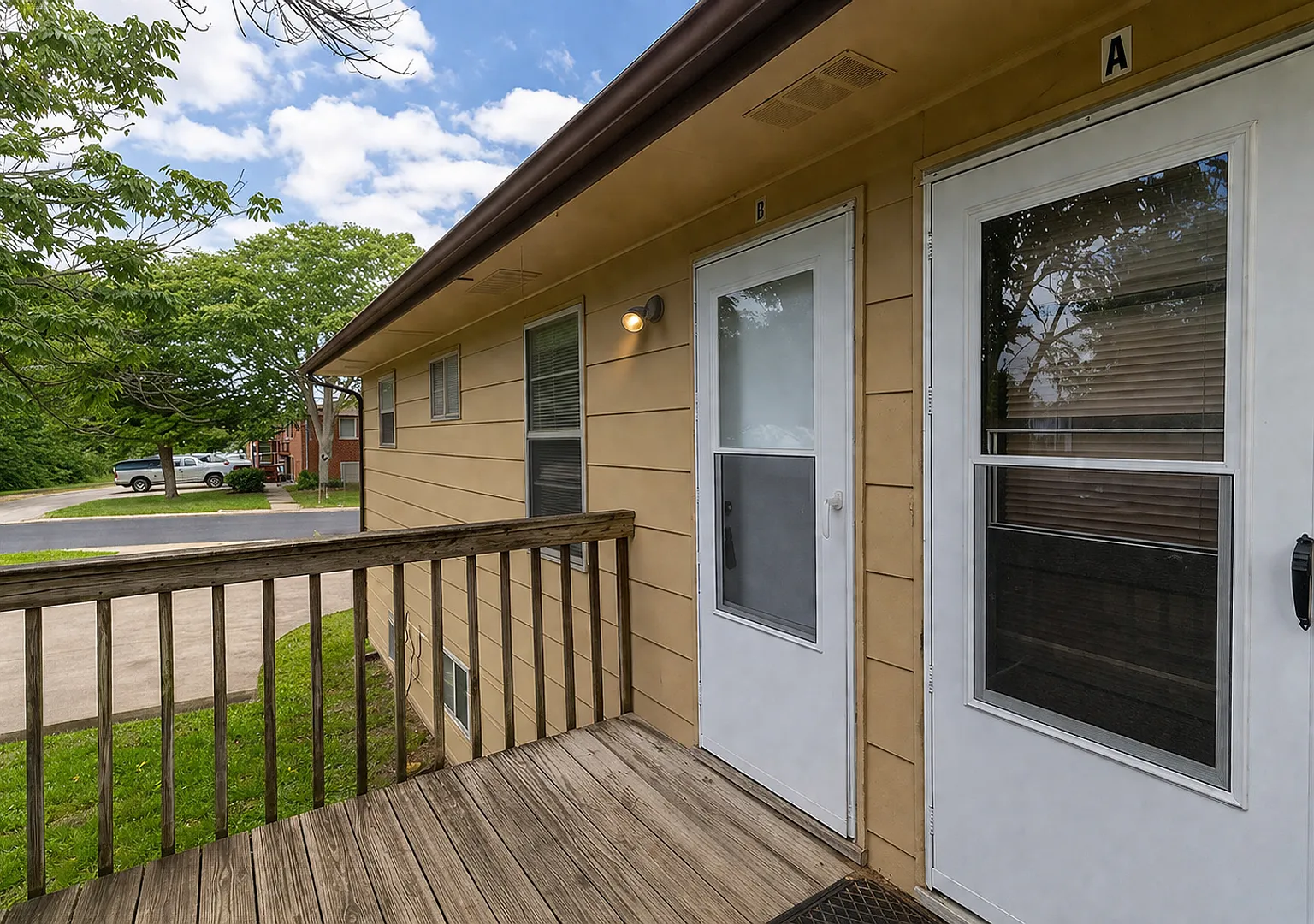 Two bedrooms, one bathroom — Photo 2