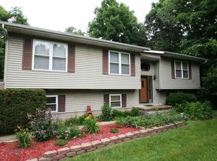 435 Heritage Dr, Mackinaw, IL