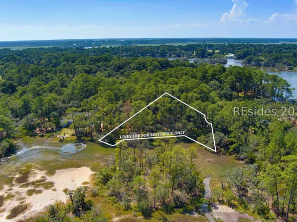 2 Lake Point Dr, Beaufort, SC 29907