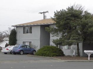 297 N 10th St, Central Point, OR 97502