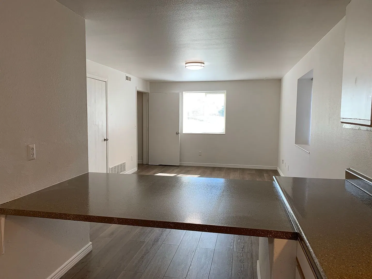 5 15th Avenue — Photo 4
