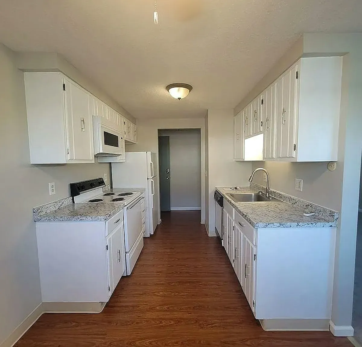 Tudor Heights Apartments — Photo 1