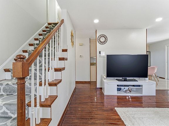 3rd image of 38 Groton Rd