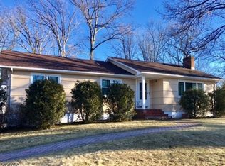 23 Hilltop Cir, Whippany, NJ 07981