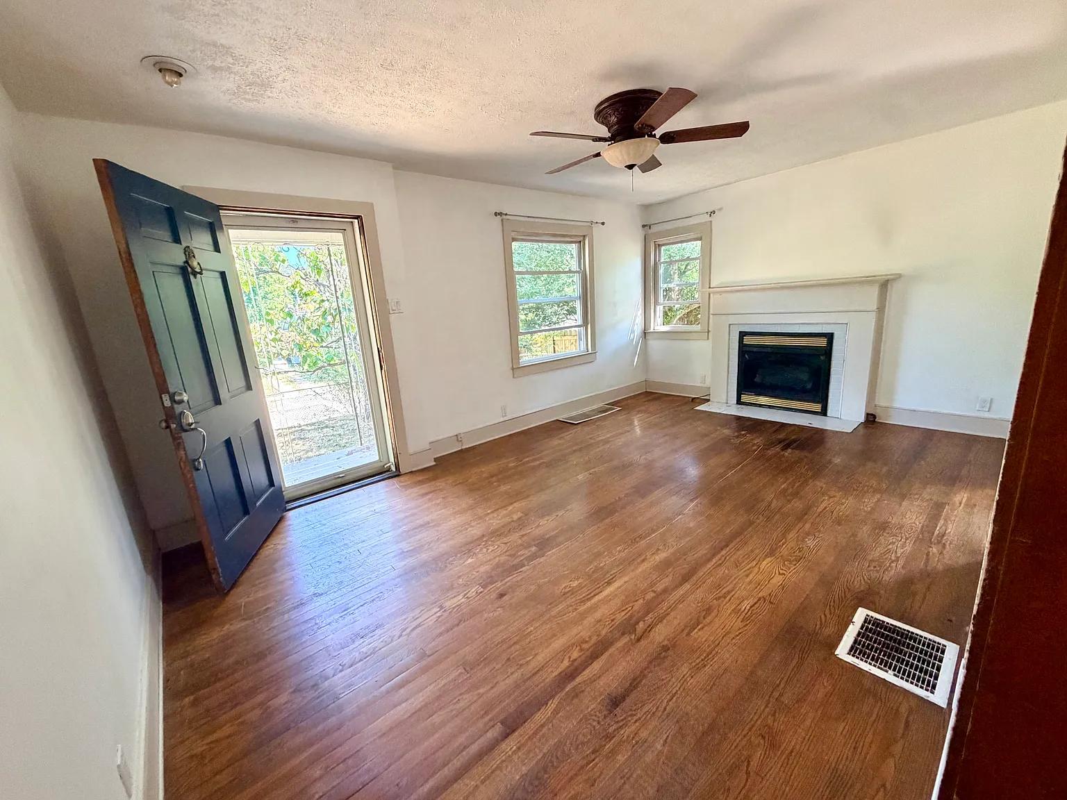 3 bed, 1500 sqft, $2,195 — Photo 3