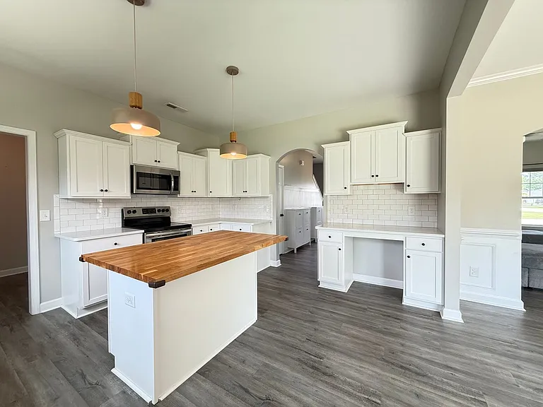 303 Breezeway Dr — Photo 17