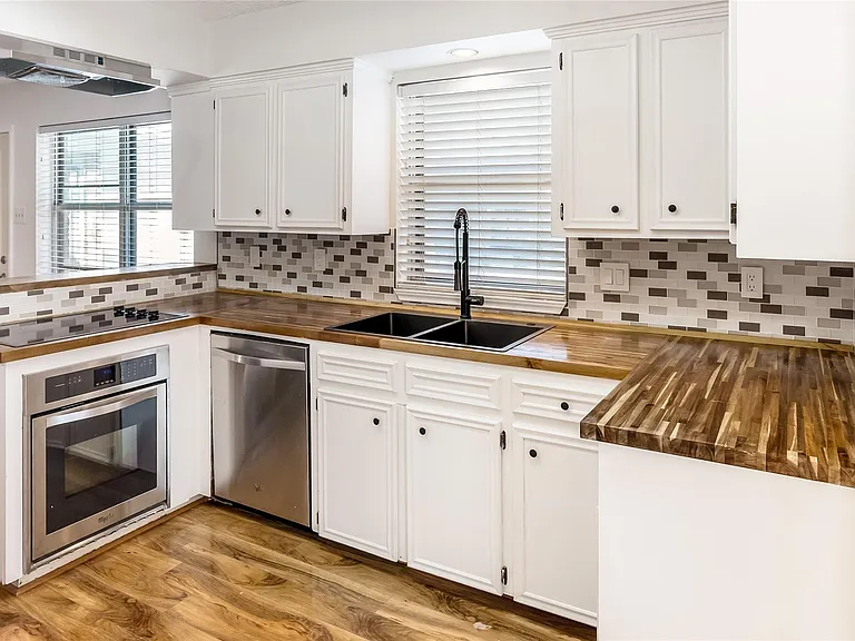 12110 Nova Dr — Photo 3