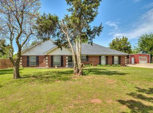 1417 S Morgan Rd, Mustang, OK 73064