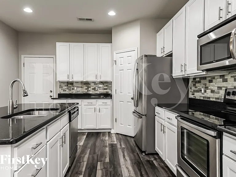 372 Sanctuary Park Dr — Photo 7