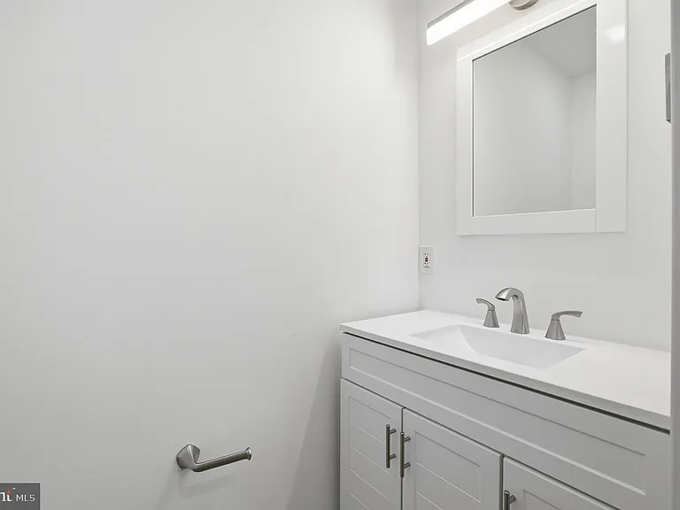 2162 E York St #1R — Photo 11