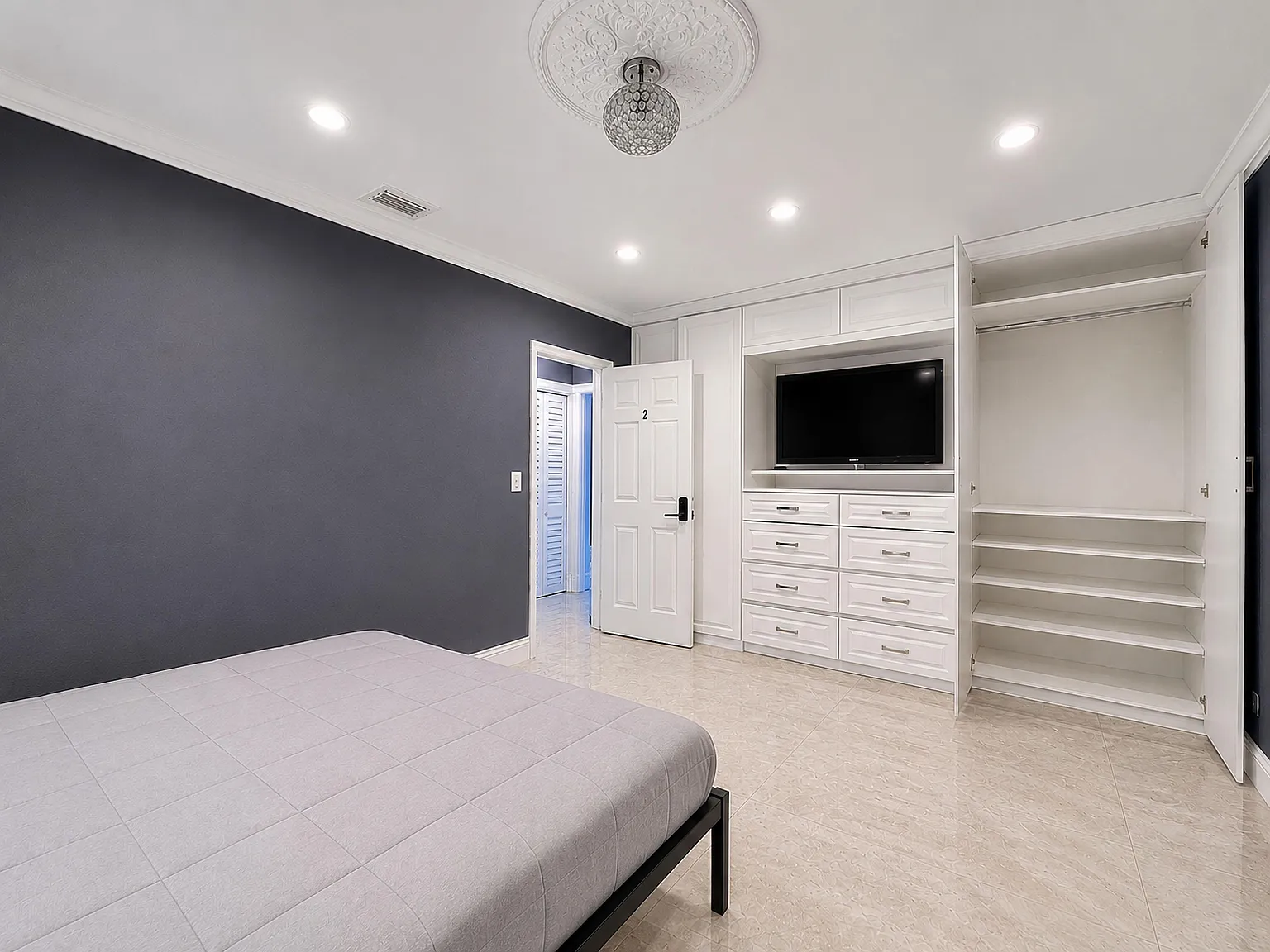 4 bed, 2.0 bath, 1600 sqft, $1,252 — Photo 2