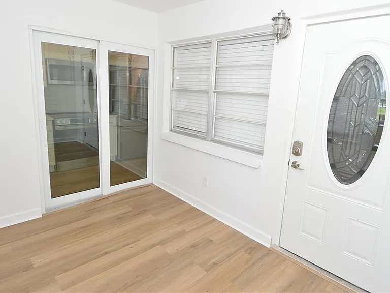 4700 Cove Cir #107 — Photo 4