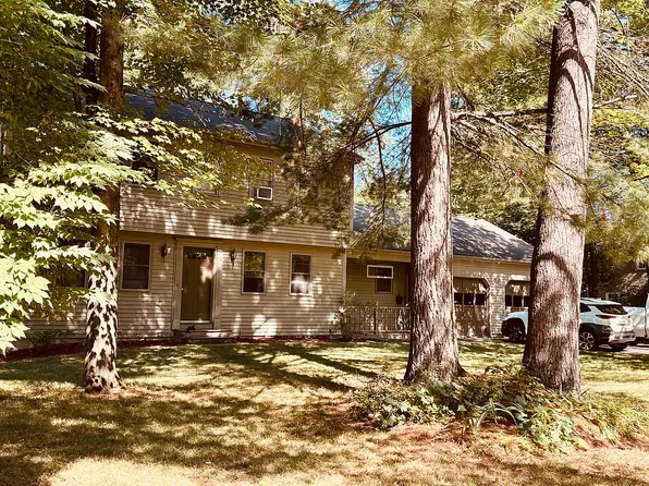 3 Dartmoor Ct, Essex Jct, VT 05452