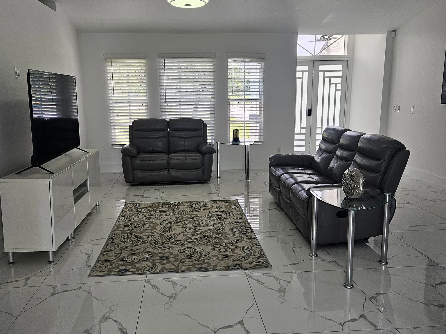2 bed, 1350 sqft, $2,600 — Photo 2