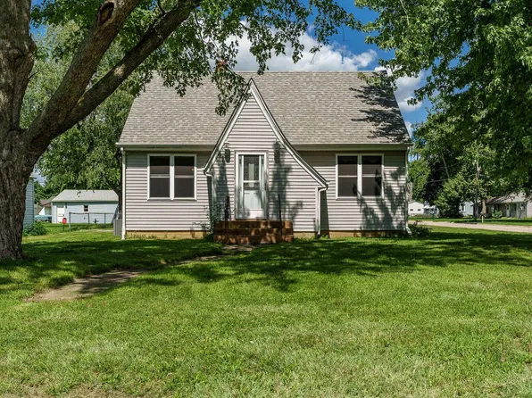 808 Wayne Dr, Machesney Park, IL 61115
