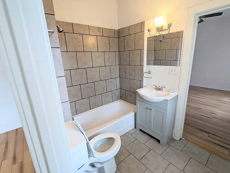 2224 Magnolia St — Photo 10