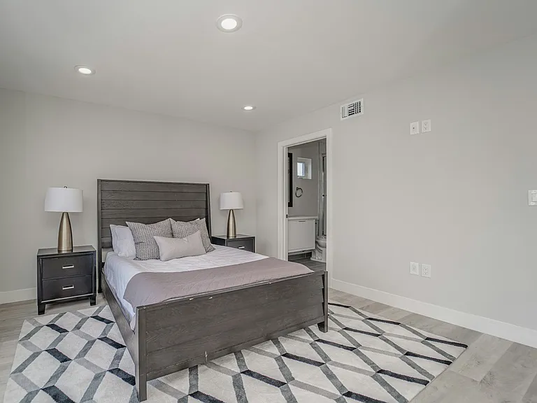 1321 Bates Ave #1323 — Photo 52