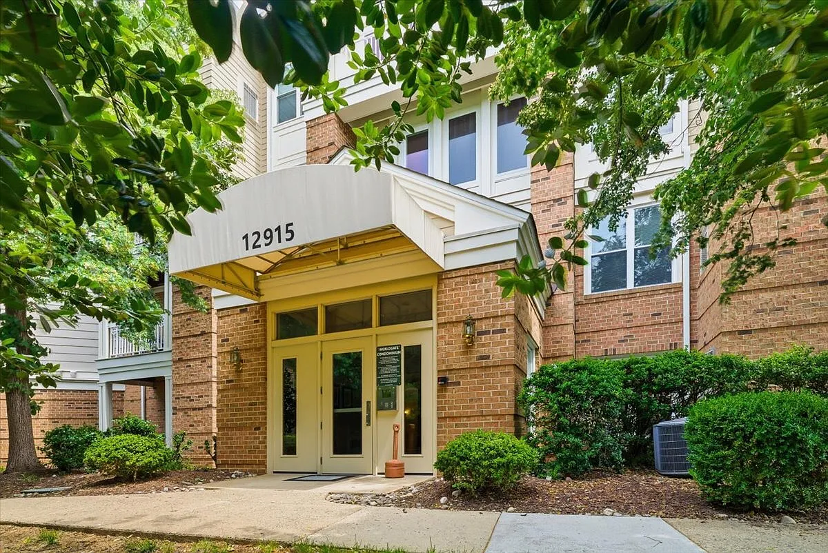 2 bed, 1.0 bath, 960 sqft, $2,175 — Photo 1