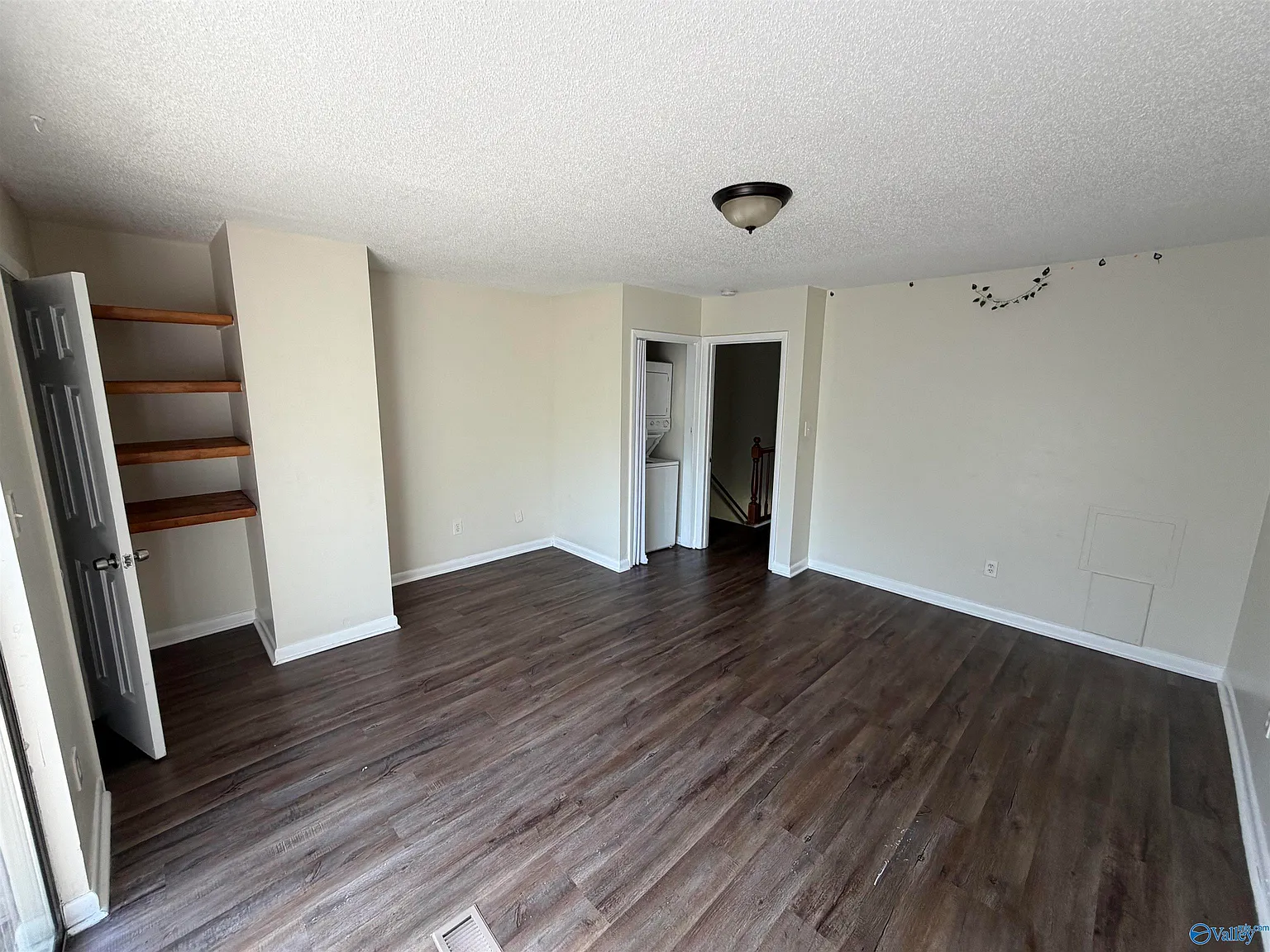 2 bed, 1.5 bath, 995 sqft, $900 — Photo 3