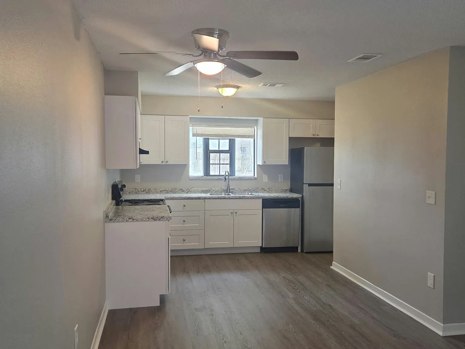 2 bed, 1.5 bath, 1000 sqft, $1,600 — Photo 4