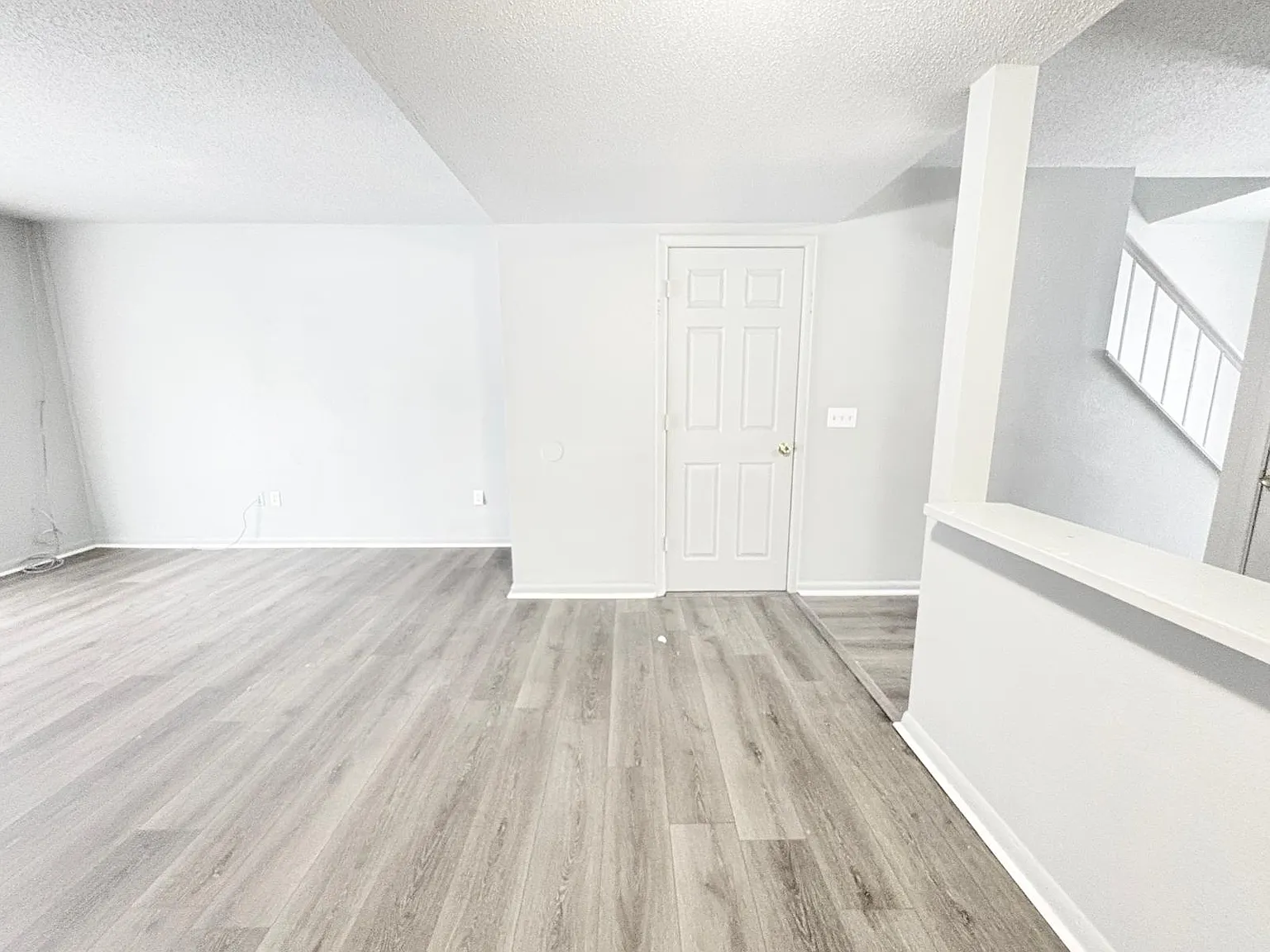 2 bed, 1.5 bath, $1,075 — Photo 2