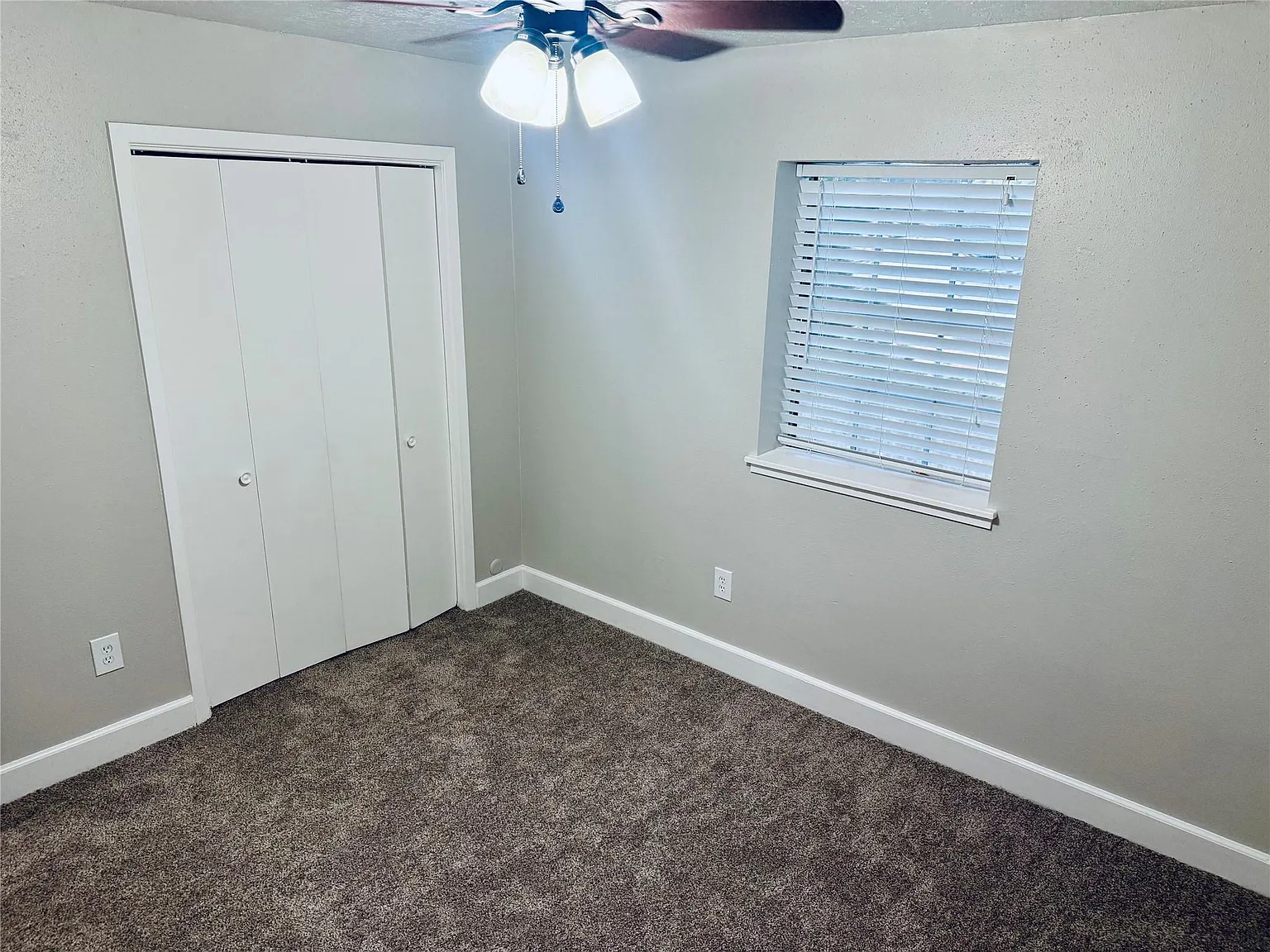 2 bed, 1.0 bath, 2475 sqft, $1,025 — Photo 4