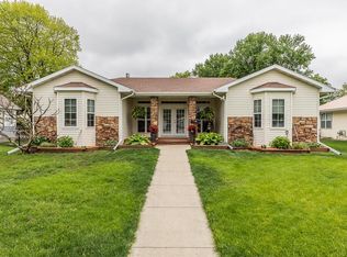 720 9th St, Nevada, IA 50201