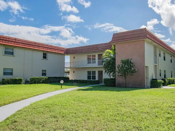 93 Springlake Dr, Vero Beach, FL 32962