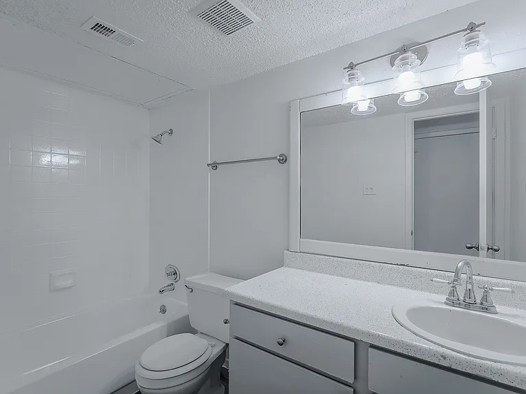 Ironhorse Flats- Bathroom
