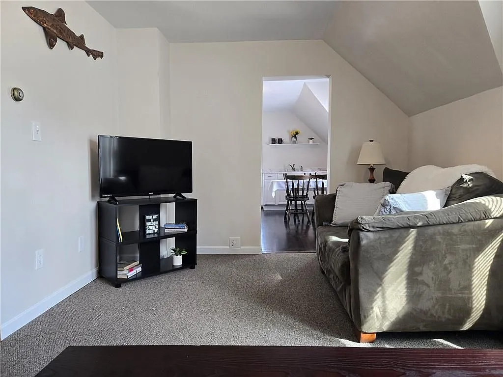 2 bed, 1.0 bath, 900 sqft, $2,300 — Photo 4