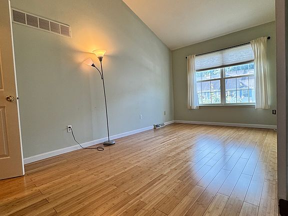 5th image of 126 Wimbledon Ct