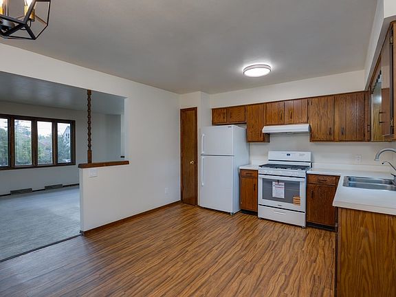 5th image of 612 Williams St