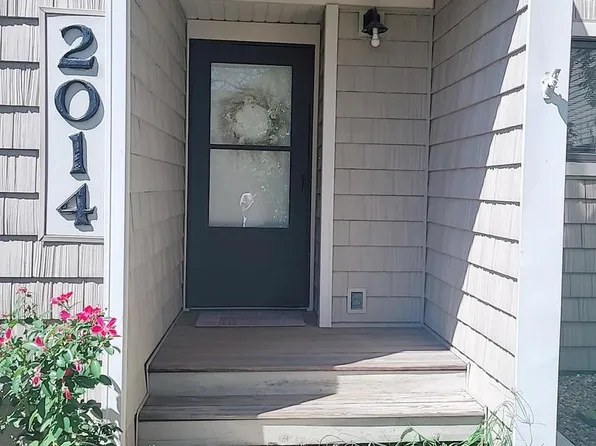 2014 Blackthorn Dr #2014, Champaign, IL 61821