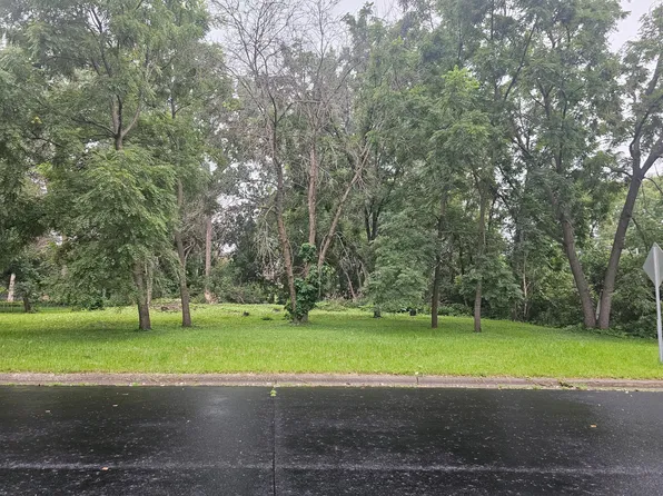 822 Palm Ct E, Maplewood, MN 55109