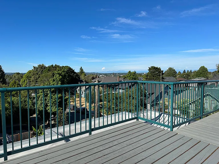 Rooftop deck boasts beautiful views of both the Olympic and Cascade mountain ranges.